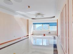 海景广场 海上世-界地铁旁 户型方正4房 看房方便