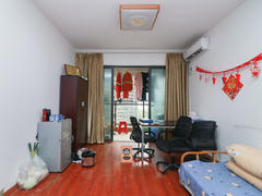 <b class=redBold>光明1号</b> 精装3房 业主自住保养好,看房方便
