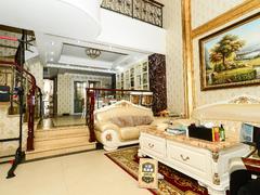 龙园意境华府 高档全新精装别墅,业主自住保养好,税、费用少。